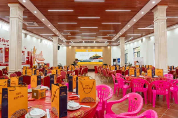 12 片仔癀體驗(yàn)館廣州南站店助力的2023年?yáng)|莞南安商會(huì)羽毛球邀請(qǐng)賽順利開展336.png